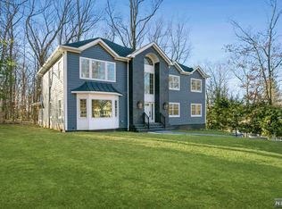 976 E Glen Ave, Ridgewood, NJ 07450