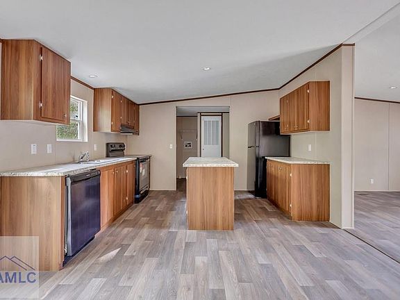 2nd image of 500 Old Oak Rd