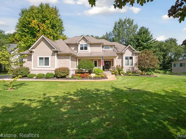 9978 Pebble Creek Ct, Davisburg, MI 48350