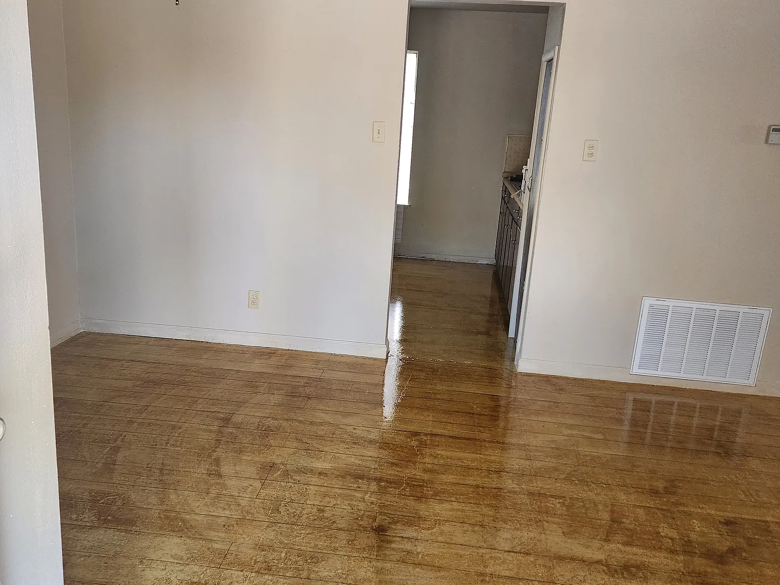 3 bed, 965 sqft, $1,306 — Photo 4