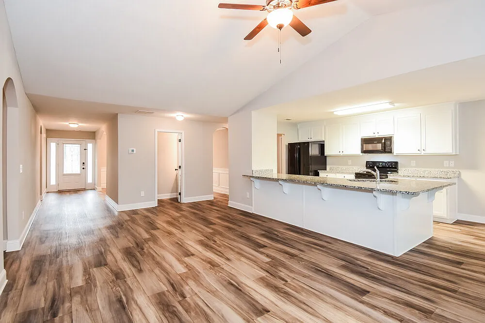 4 bed, 2.5 bath, 2200 sqft, $2,980 — Photo 4