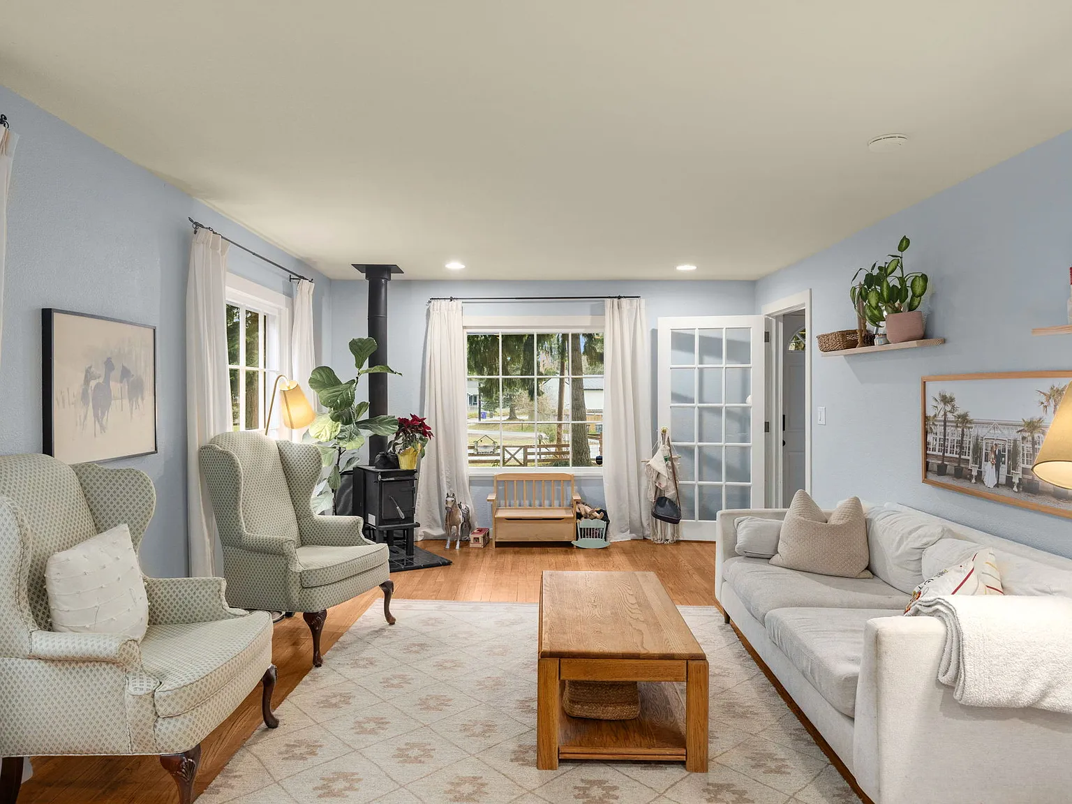 3 bed, 1.5 bath, 1640 sqft, $2,850 — Photo 1