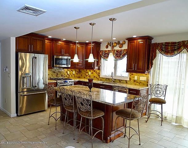 1st image of 823 Forepeak Dr