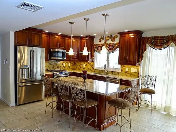 823 Forepeak Dr, Forked River, NJ 08731