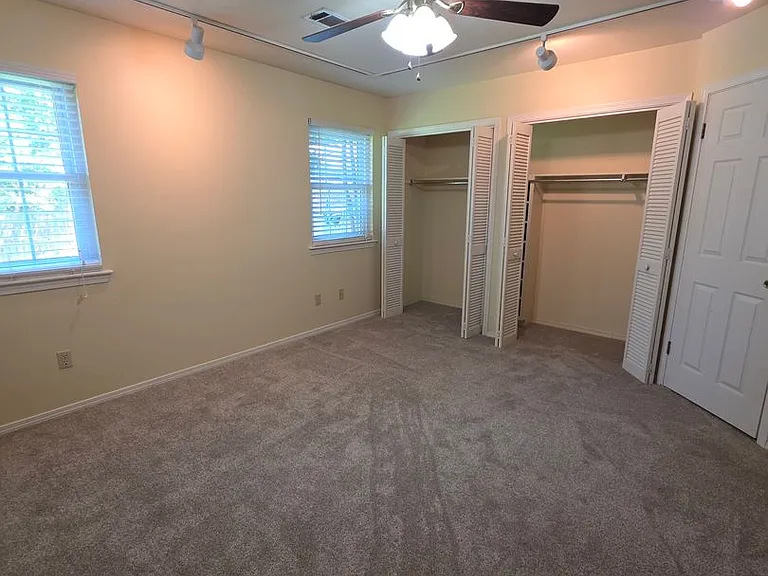 604 Cricket Cv — Photo 12