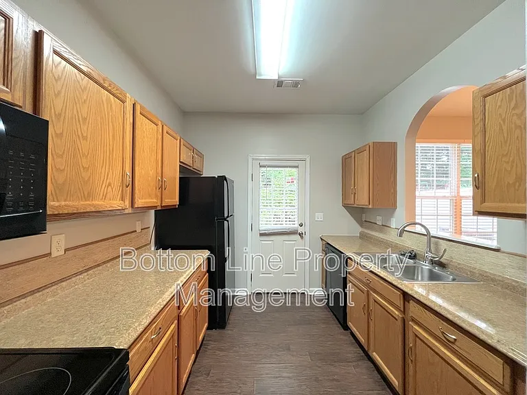 7637 Abigail Glen Dr — Photo 9