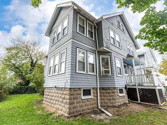 2nd image of 46B Wentworth St