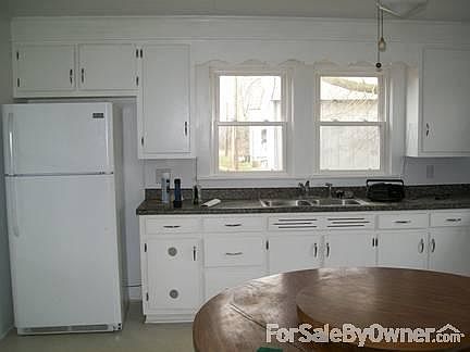 Refrigerator furnished
						:
						Large kitchen