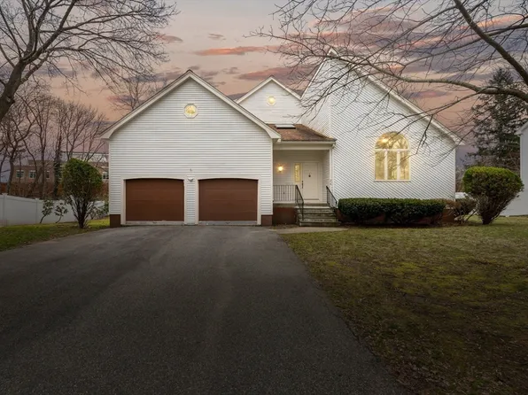 28 Lantern Ln, Wellesley, MA 02481