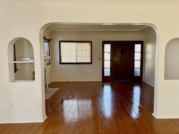 3rd image of 412 W Norwood Pl