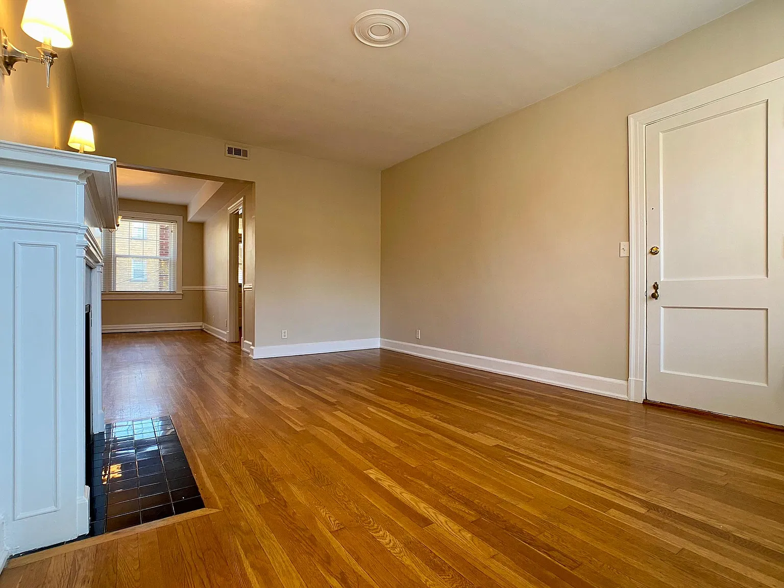 2 bed, 1000 sqft, $1,370 — Photo 4
