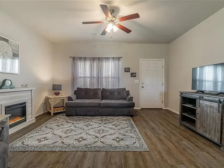 636 Woodcreek Loop — Photo 18