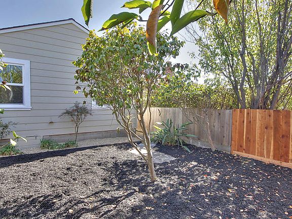 3rd image of 625 40th St