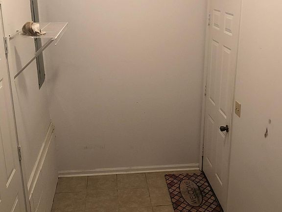 Utility Room with hookups