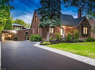 1390 Halifax Pl, Burlington, ON L7S 1J6