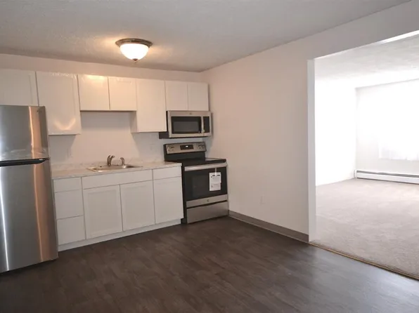 545 Calef Rd APT 1, Manchester, NH 03103