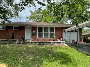 105 Pawnee Dr, Swansea, IL