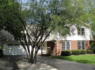1 Old Valley Rd, Rolling Meadows, IL 60008