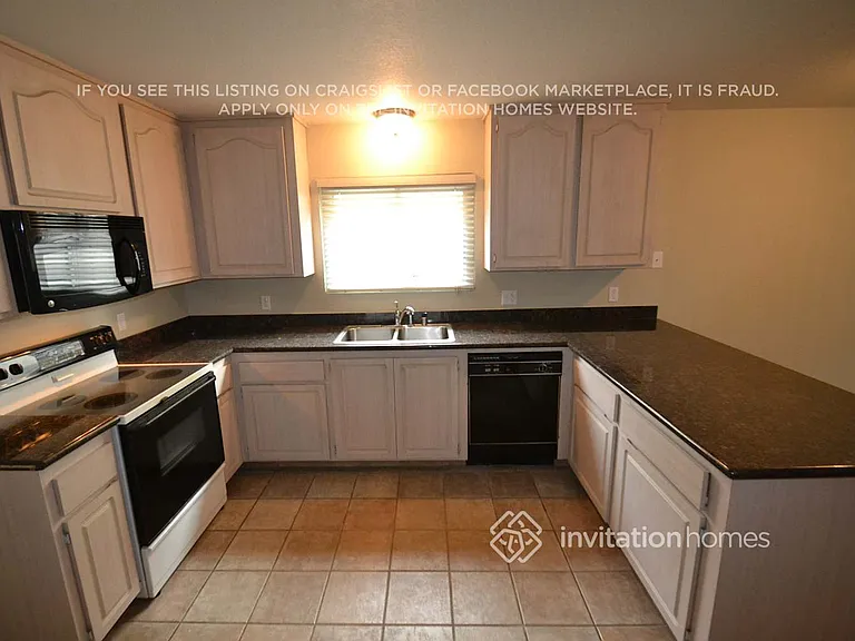 1542 Claremont Dr — Photo 3