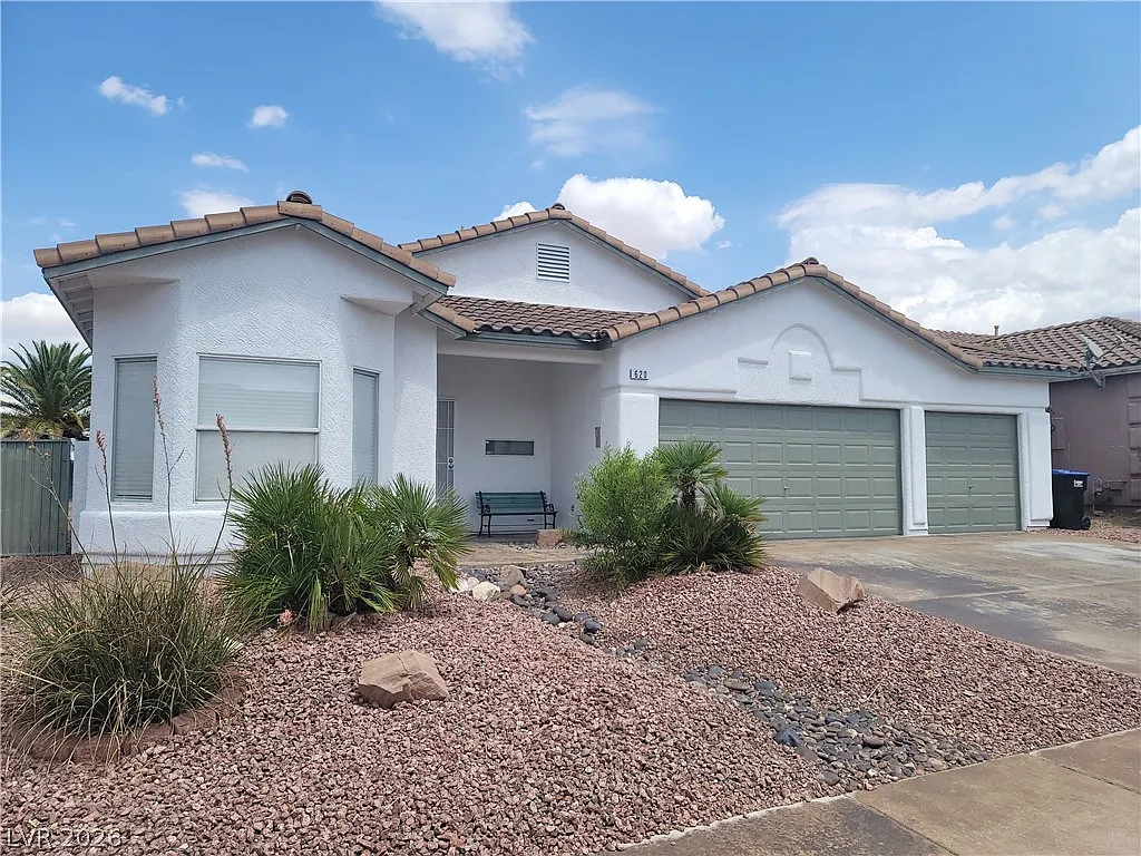 3 bed, 2.0 bath, 1411 sqft, $2,374 — Photo 1