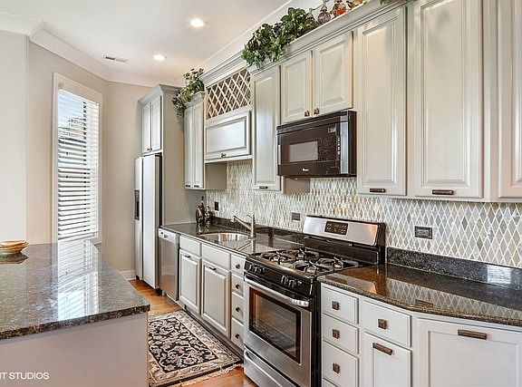 3rd image of 2727 W Evergreen Ave #3