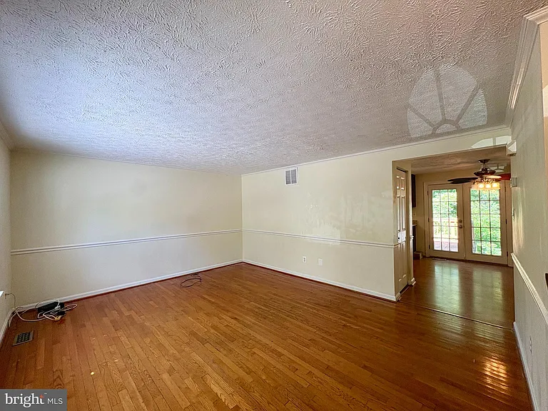 8112 Parkdale Ct — Photo 5