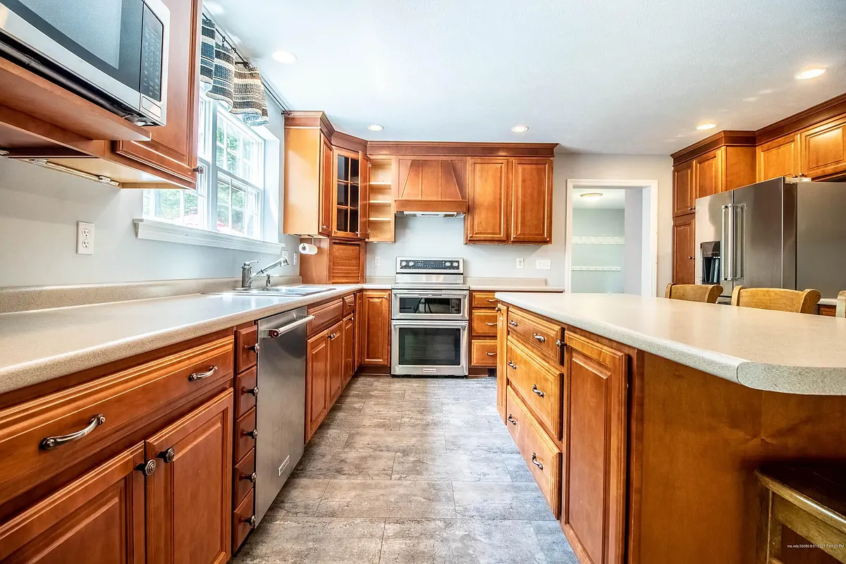 Building Photo - 33 Westview Dr