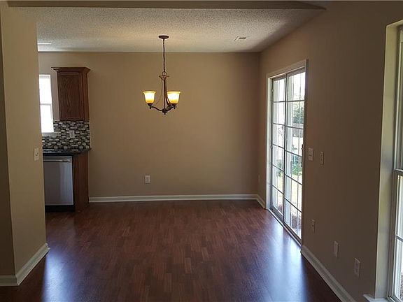 5th image of 820 Blazingwood Dr