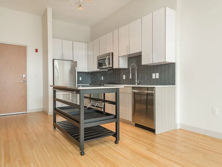 319 D St — Photo 2