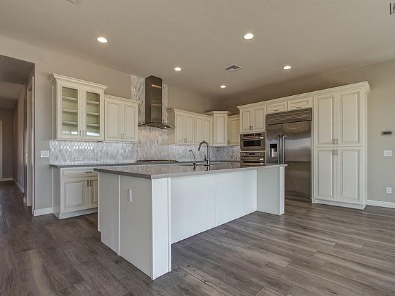 2nd image of 129 E Kennedia Dr