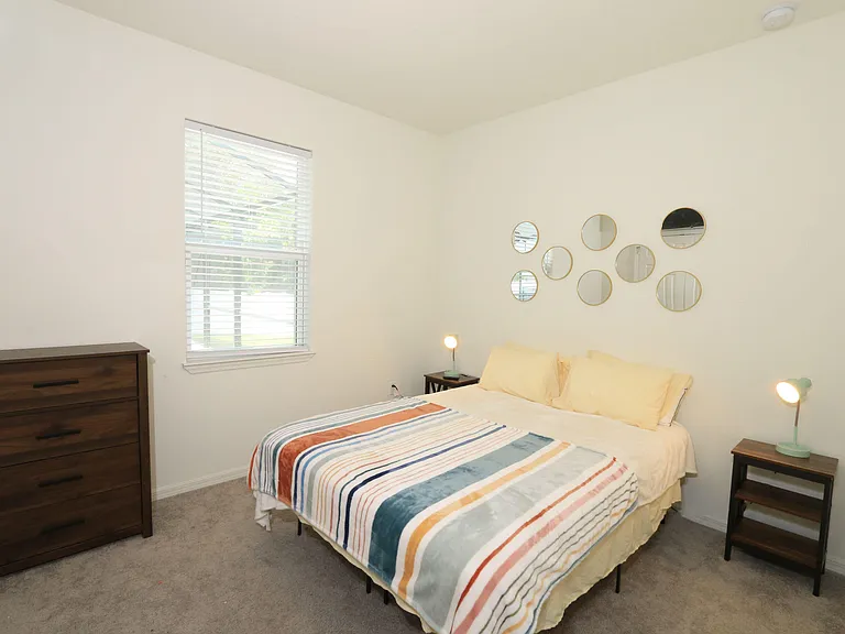 592 SW Dauphin Ave — Photo 22