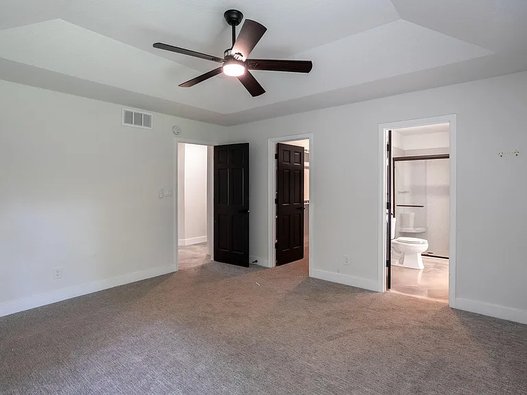 2301 Grant Ln — Photo 16