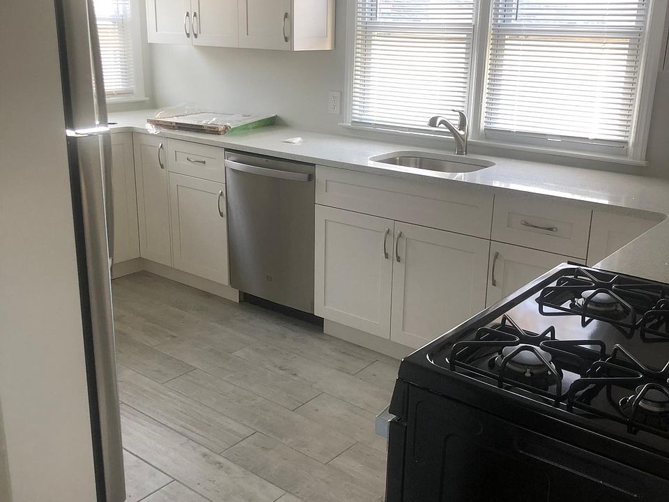 2nd image of 295 W John St