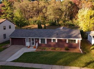 1255 Loch Dr, Green Bay, WI 54304
