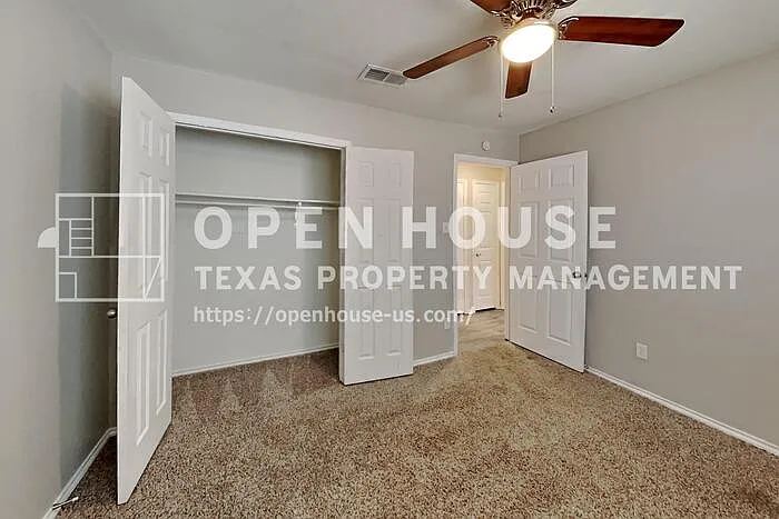 546 Newberry St — Photo 15
