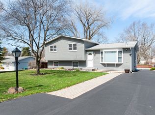 17986 W Big Oaks Rd, Grayslake, IL 60030