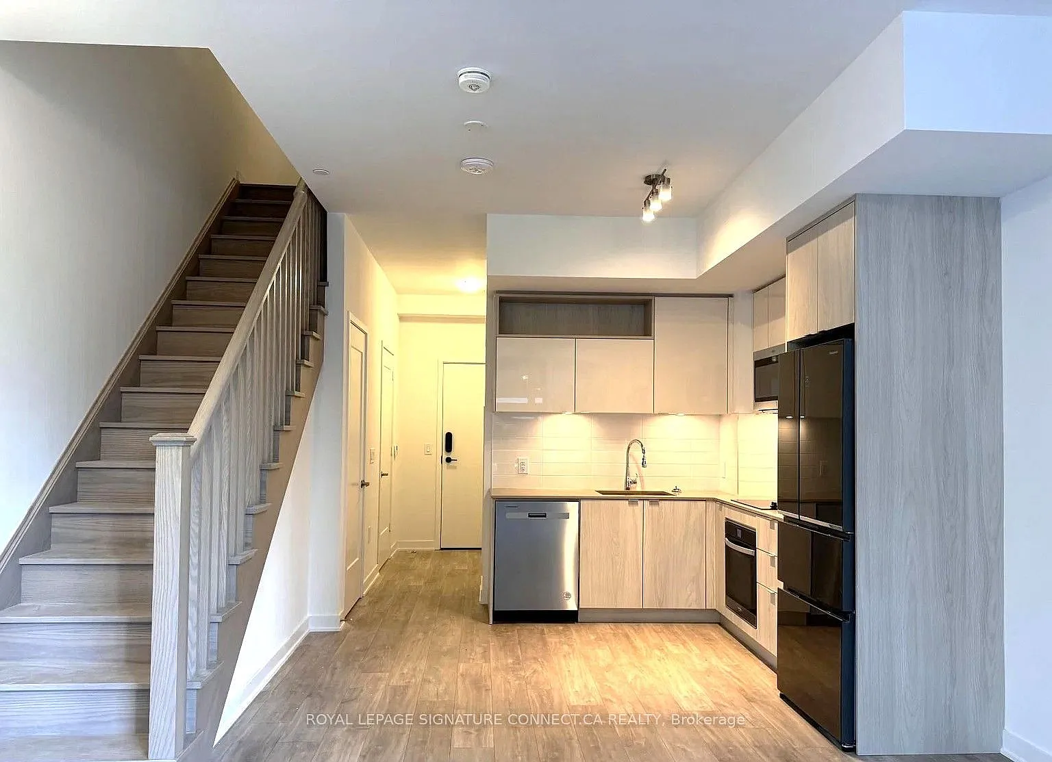 Time & Space Condo — Photo 3