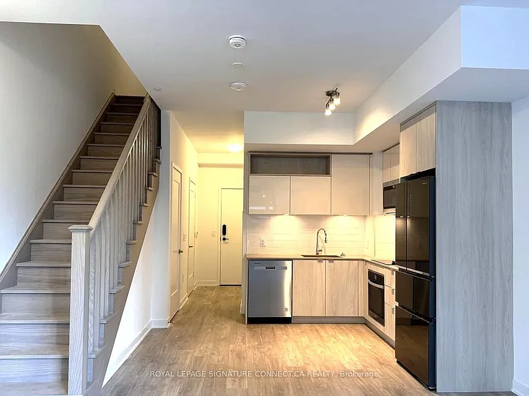 60 Princess St #109 — Photo 3