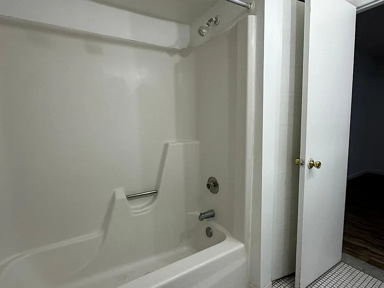 University Park Apartments near Cornell University — Photo 117