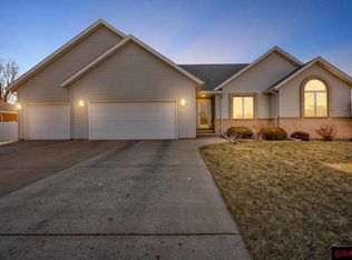 2039 Howard Dr, North Mankato, MN 56003
