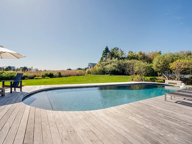 35 Edgemere Dr — Photo 16