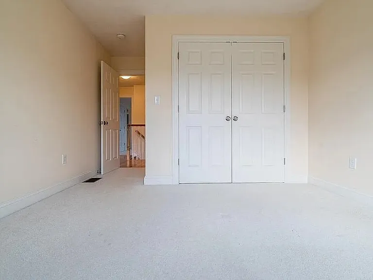 32 Empire Dr — Photo 14