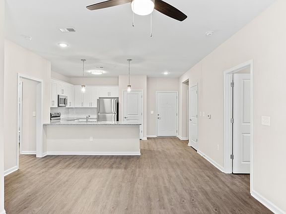 4th image of 5630 Lucas Ct #201