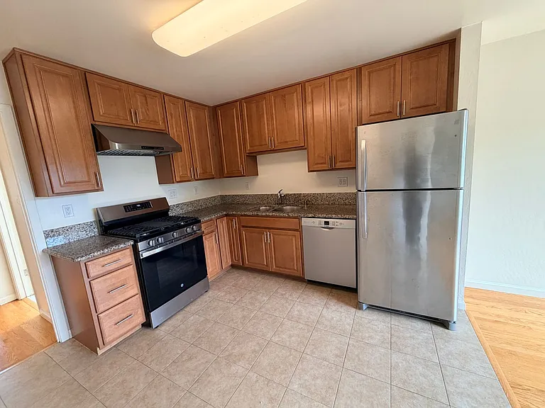 1724 Burrows St — Photo 12