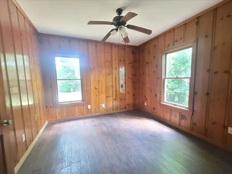 1005 E Fannin St — Photo 11