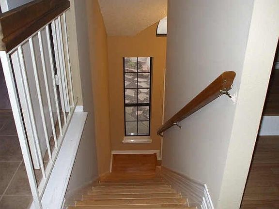 5th image of 2406 Warrington Dr