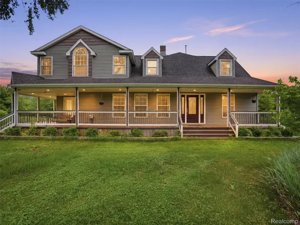 5556 Ormond Rd, White Lake, MI 48383