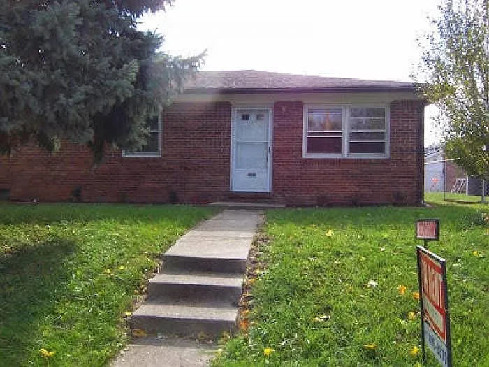 1019 W 7th St — Photo 2
