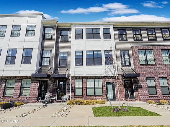 2nd image of 37 Midway Road N