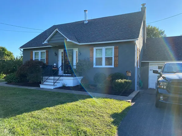 1096 Church Rd, East Greenville, PA 18041